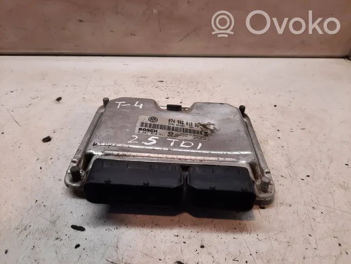 Volkswagen Transporter - Caravelle T4 Sterownik / Moduł ECU 074906018BG