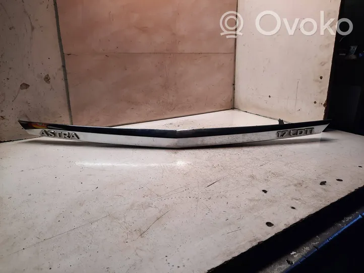Opel Astra H Poszycie / Tapicerka tylnej klapy bagażnika 13105814