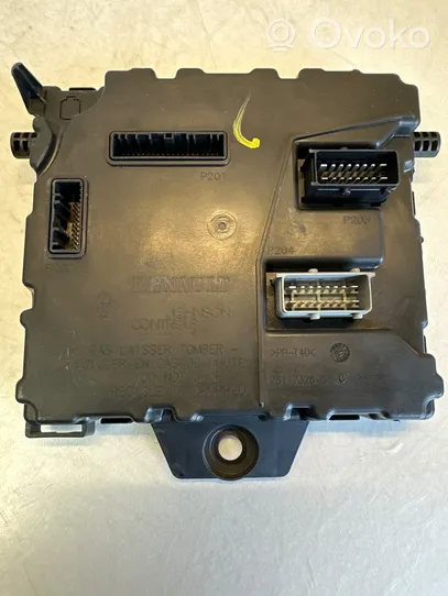 Opel Movano B Calculateur moteur ECU 0281017977