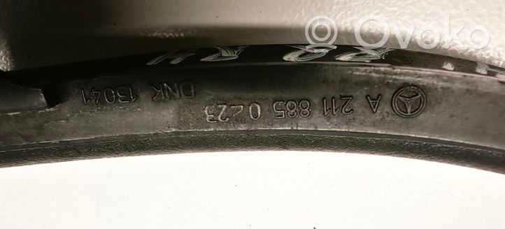 Mercedes-Benz E W211 Takapuskurin kulmaosan verhoilu A2118850223