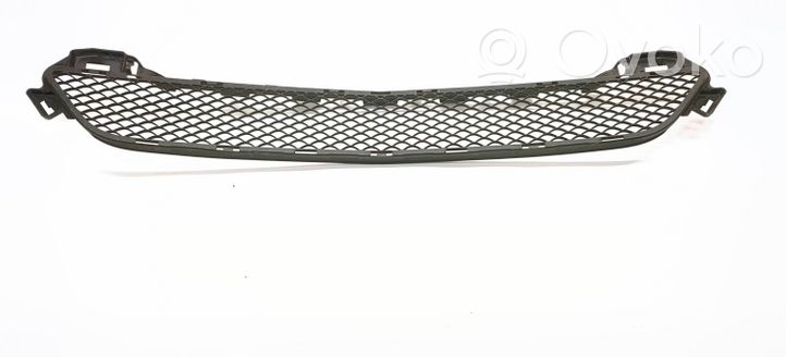 Mercedes-Benz C W205 Etupuskurin alempi jäähdytinsäleikkö A2058850423