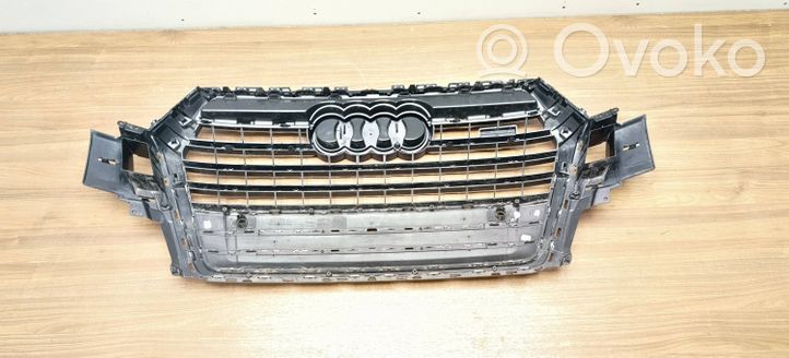 Audi Q7 4M Griglia superiore del radiatore paraurti anteriore 4M0853651F