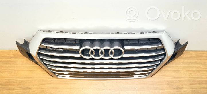 Audi Q7 4M Etupuskurin ylempi jäähdytinsäleikkö 4M0853651F