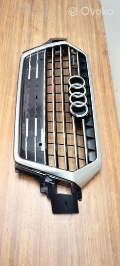 Audi Q7 4M Etupuskurin ylempi jäähdytinsäleikkö 4M0853651F