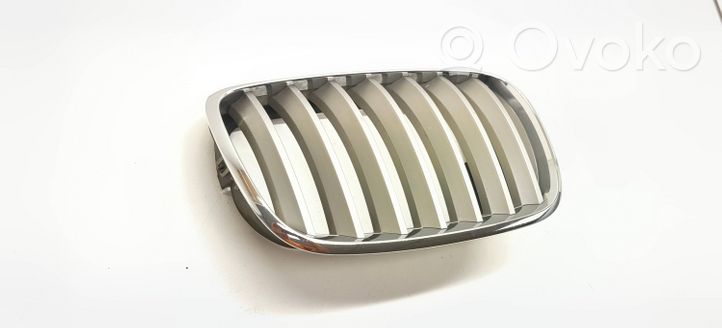 BMW X5 E70 Grille calandre supérieure de pare-chocs avant 51137171396