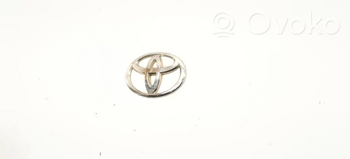 Toyota Avensis T270 Manufacturers badge/model letters 