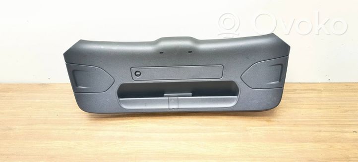 Audi Q3 8U Tailgate/boot cover trim set 8U0867979