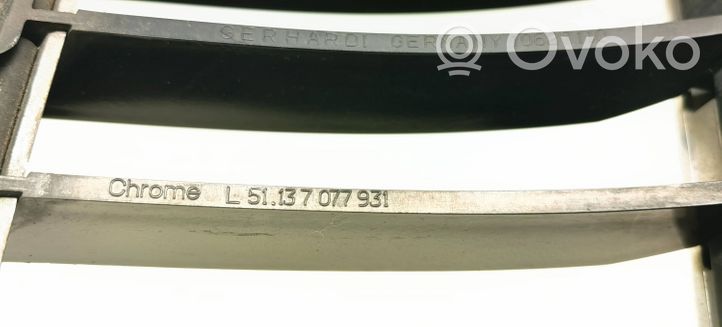 BMW 6 E63 E64 Grille calandre supérieure de pare-chocs avant 51137008915