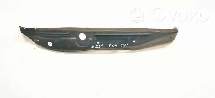 Mercedes-Benz E W211 Rivestimento dell’estremità del parafango A2118890425