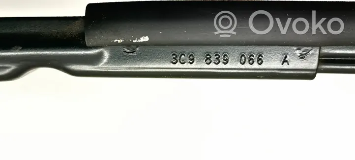 Volkswagen PASSAT B7 Rear door windshield rail 3c9839066