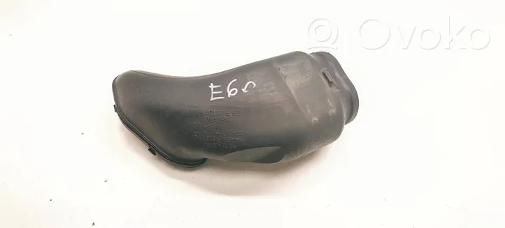 BMW 5 E60 E61 Część rury dolotu powietrza 13717796692