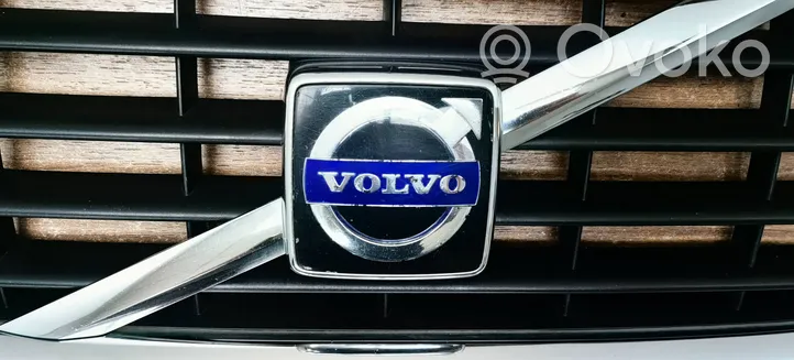 Volvo V50 Grille calandre supérieure de pare-chocs avant 30744915