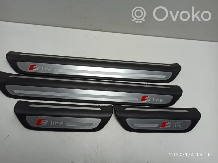 Audi Q3 8U Garniture de protection de seuil intérieur 