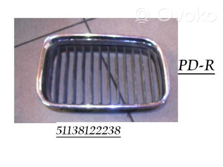 BMW 3 E36 Grille calandre supérieure de pare-chocs avant 51138122238