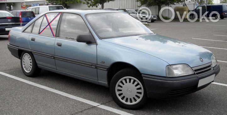 Opel Omega A Vitre de fenêtre porte arrière 