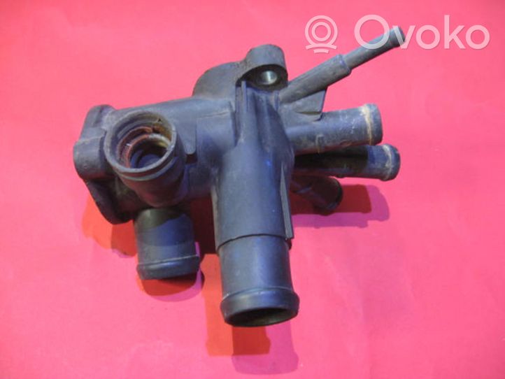 Volkswagen Golf III Termostato/alloggiamento del termostato 030121117N