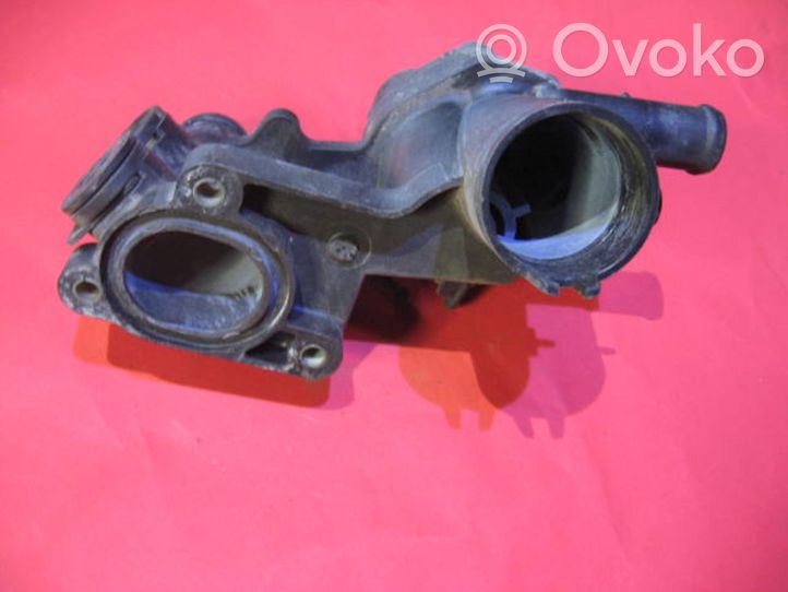 Volkswagen Polo III 6N 6N2 6NF Termostaatin kotelo 032121111