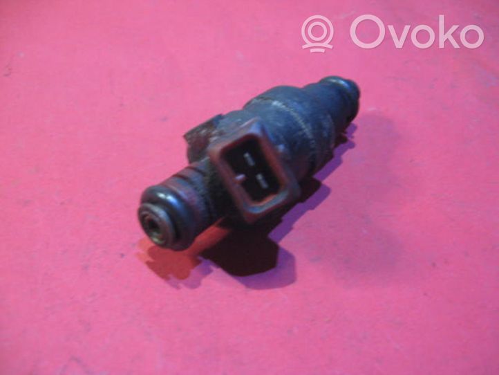 Opel Calibra Injecteur de carburant 90501588