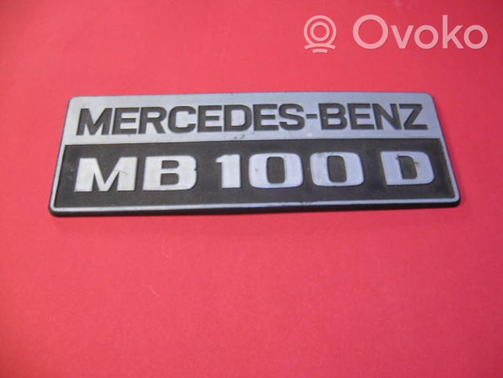 Mercedes-Benz 100 W631 Ražotāja plāksnīte / modeļa burti MB100D