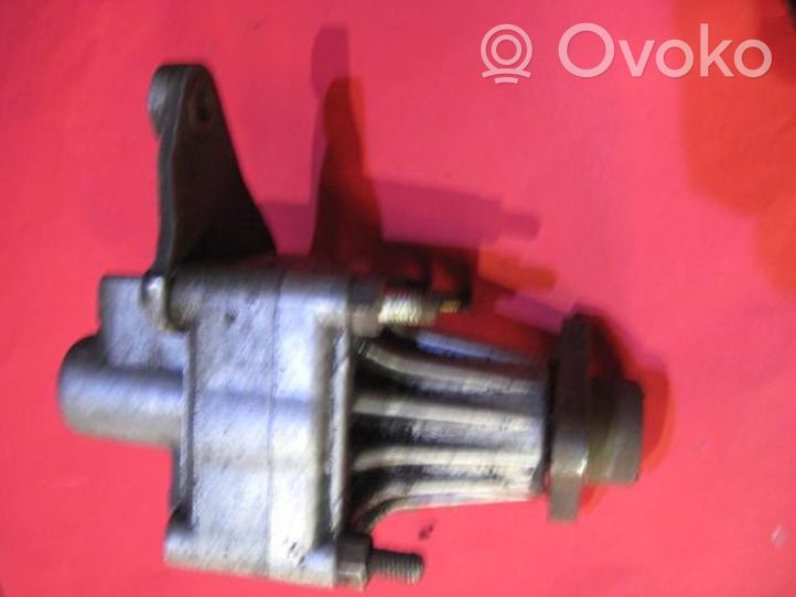 BMW 5 E28 Power steering pump 7167286