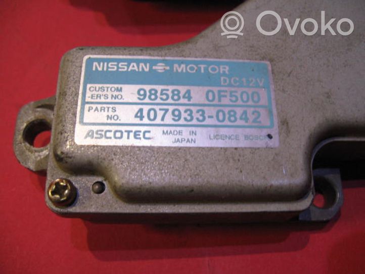 Nissan Terrano Turvatyynyn ohjainlaite/moduuli 985840F500