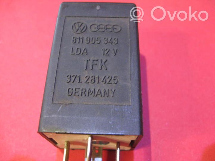 Audi 80 90 B3 Relais de ralenti 811905343