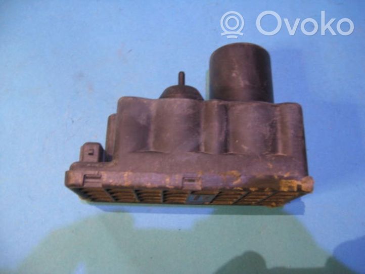 Audi 80 90 B2 Keskuslukituksen alipainepumppu 443862257C