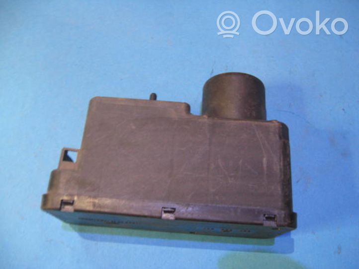 Volkswagen Vento Keskuslukituksen alipainepumppu 357962257