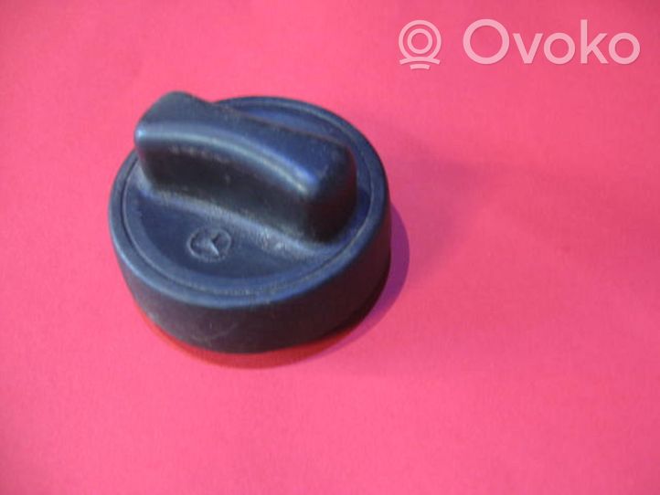 Mercedes-Benz C W202 Tappo del serbatoio del carburante 1606700005