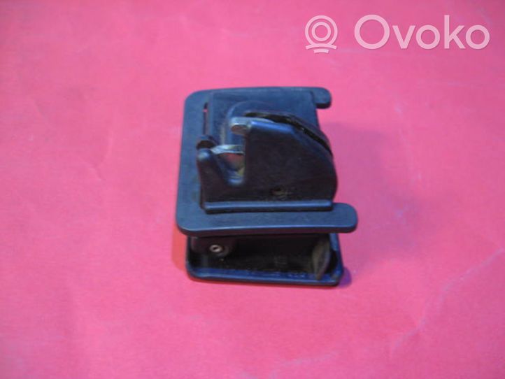 Opel Omega A Glove box lock 90229528