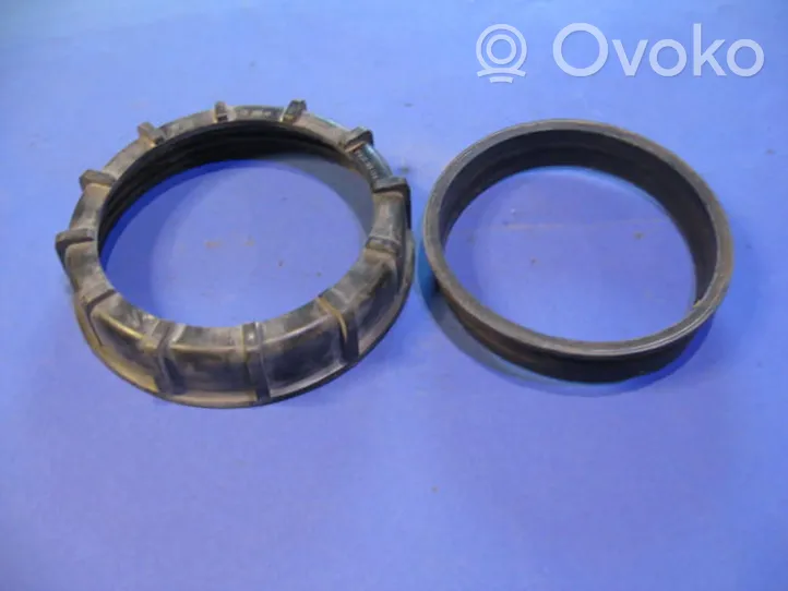 Volkswagen Polo IV 9N3 Anello/dado di bloccaggio della vite della pompa del carburante nel serbatoio 321201375A