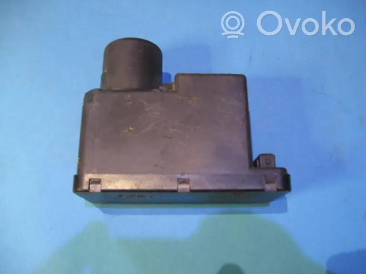 Audi 80 90 B3 Keskuslukituksen alipainepumppu 443862257D