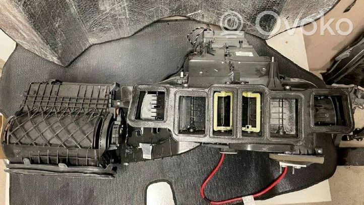 Mercedes-Benz ML W166 Carcasa de montaje de la caja de climatización interior A1668303260