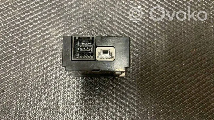 Lexus ES 300h Connecteur/prise USB 8619030030