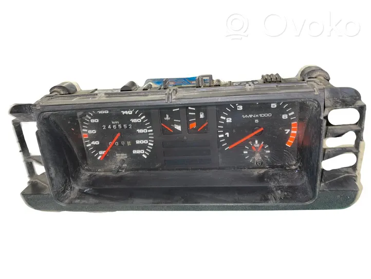 Audi Coupe Tachimetro (quadro strumenti) 81117352