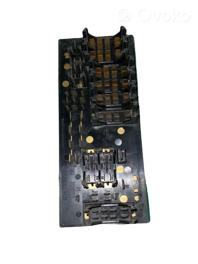 Audi 100 200 5000 C3 Module de fusibles 443941822A