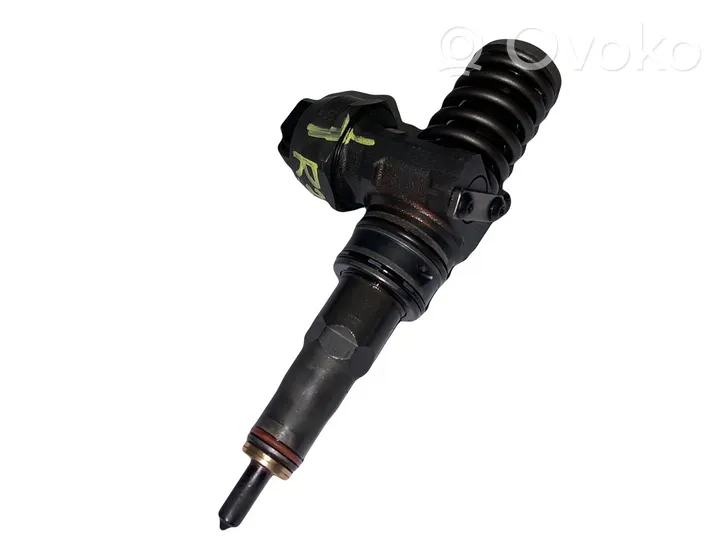 Volkswagen Golf V Fuel injector 038130073AL