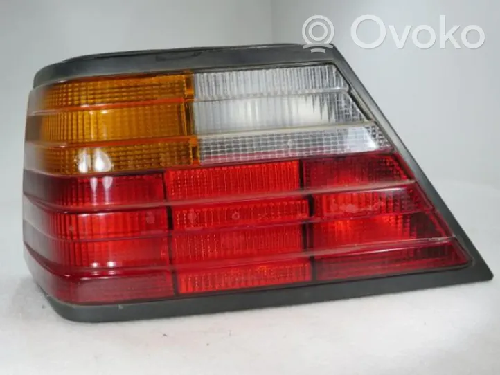 Mercedes-Benz E W124 Lampy tylnej klapy bagażnika 