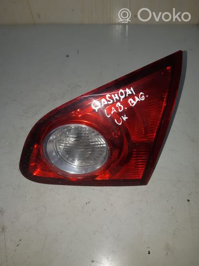 Nissan Qashqai Takaluukun takavalot 89071064