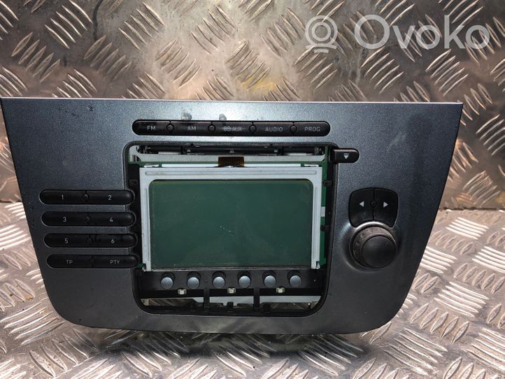 Seat Altea Konsola środkowa / Radio / GPS W05P1035186BN07