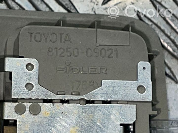 Toyota Avensis T250 Illuminazione sedili anteriori 8125005021