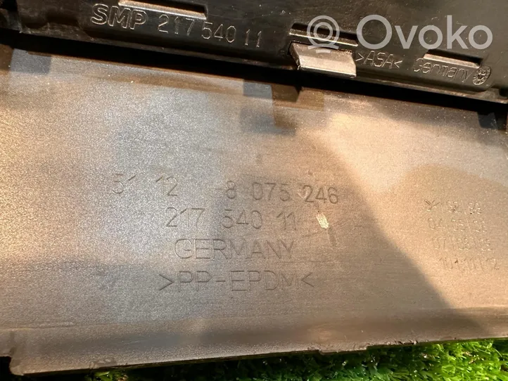 BMW 8 G15 Rivestimento della parte inferiore del paraurti posteriore 