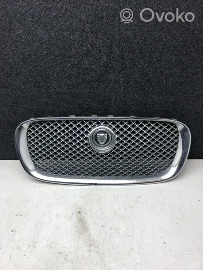 Jaguar XF Etupuskurin ylempi jäähdytinsäleikkö 8X238A100