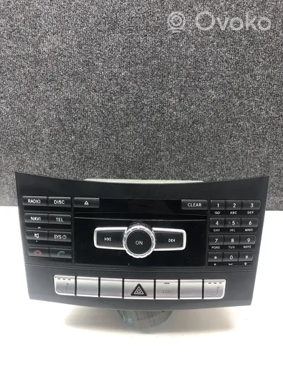 Mercedes-Benz E W212 Radio/CD/DVD/GPS-pääyksikkö A2129001826