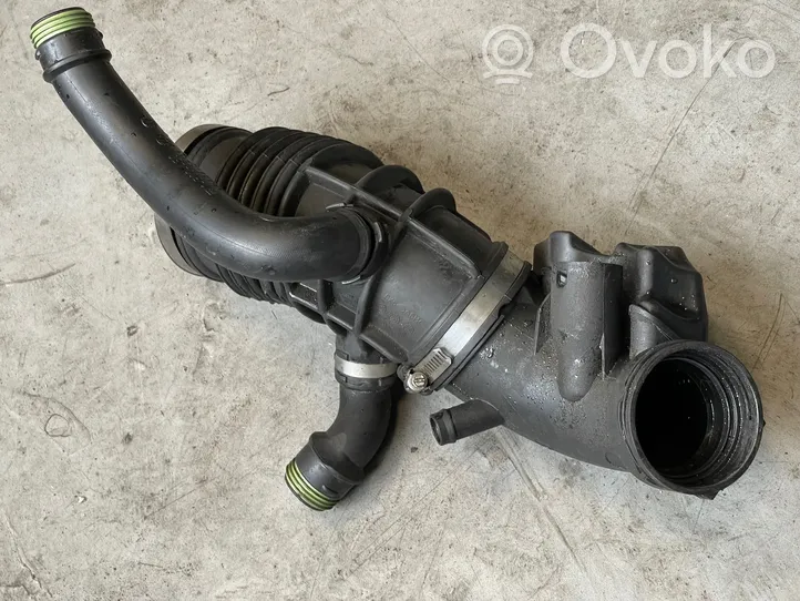 BMW 7 G11 G12 Tuyau d'admission d'air turbo 7643302