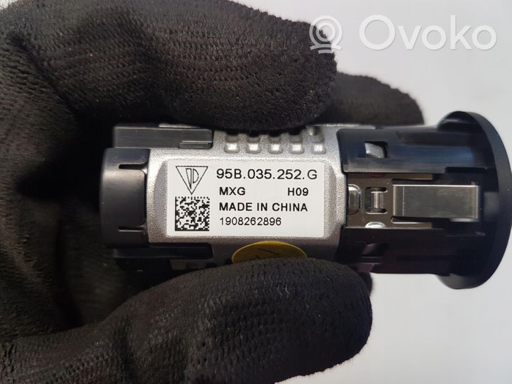 Porsche Macan Gniazdo / Złącze USB 95B035252B