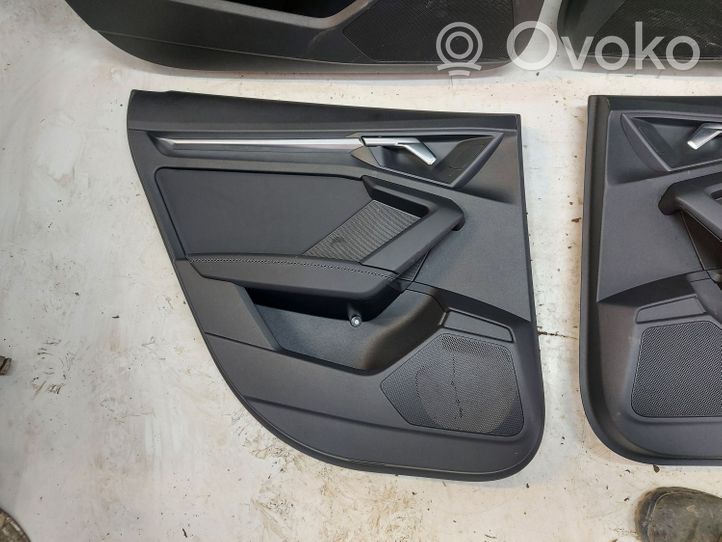 Audi A3 8Y Boczki / Poszycie drzwi przednich 