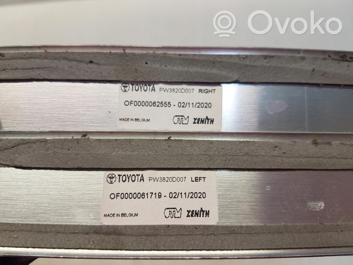 Toyota Yaris XP210 Etukynnys (korin osa) PW3820D007