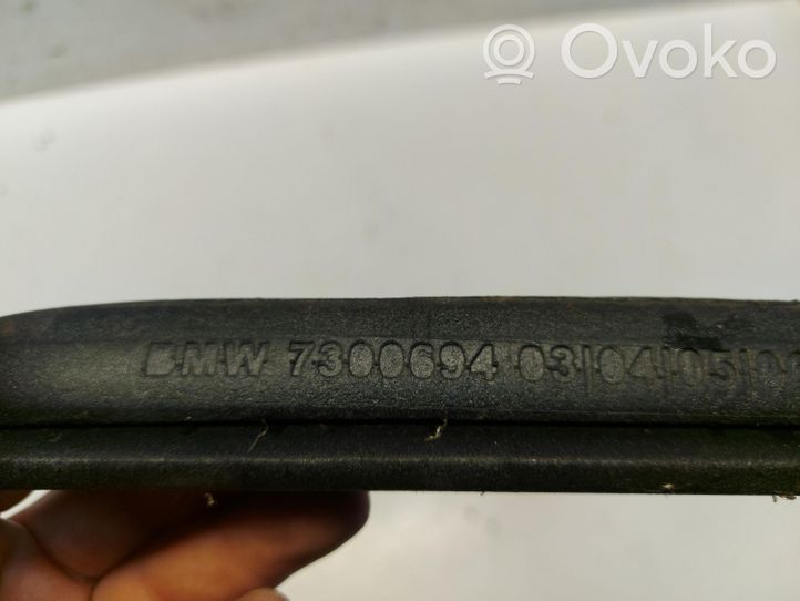 BMW 2 F22 F23 Putoplastas sparno 7300694