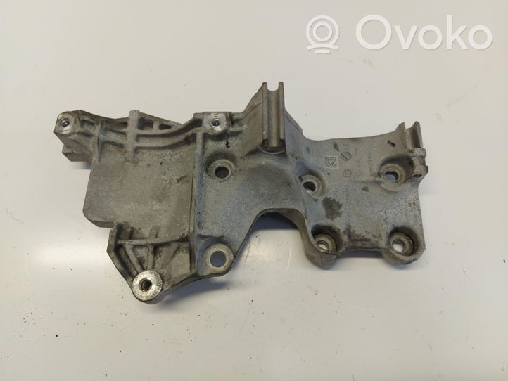 Mercedes-Benz A W177 Support de générateur / alternateur 117105989r